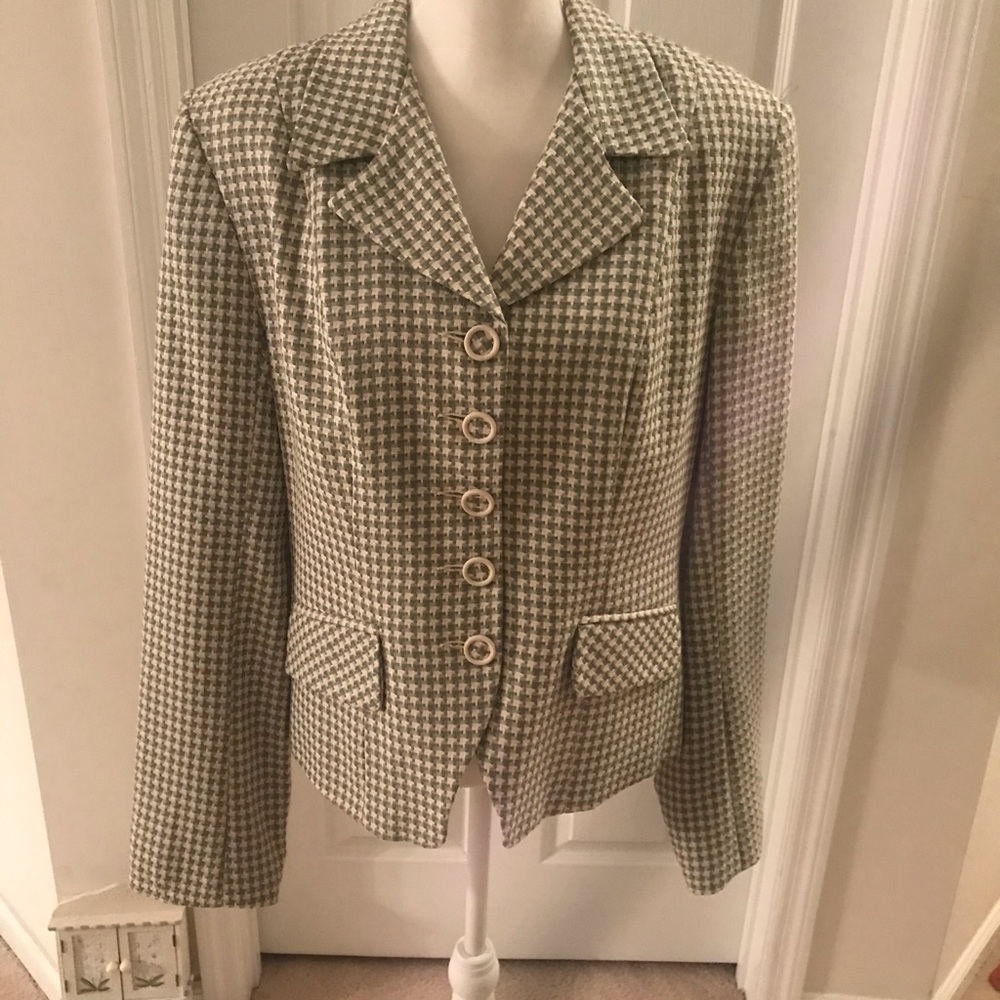 NWT Susan Burrowes unique, smart looking, short waistline, long sleeve jacket.